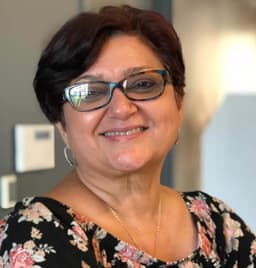 Instructor Marianela F. profile Card Image