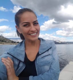 Instructor Melinda T. profile Card Image