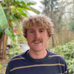 Instructor Alex L. profile Card Image