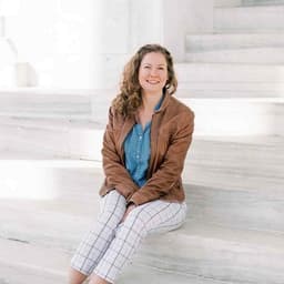 Instructor Alyssa G. profile Card Image