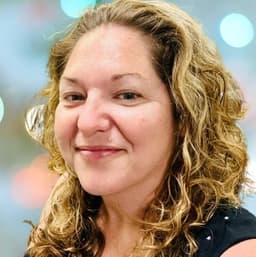 Instructor Amanda T. profile Card Image
