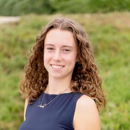 Instructor Amelia G. profile Card Image