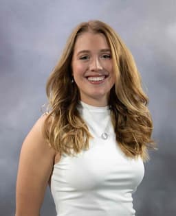 Instructor Ava W. profile Card Image