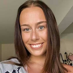 Instructor Caroline S. profile Card Image