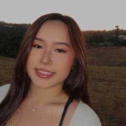Instructor Elina H. profile Card Image