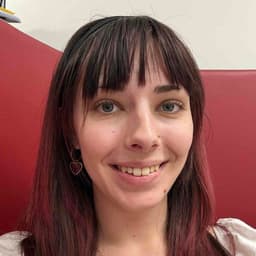 Instructor Ella R. profile Card Image