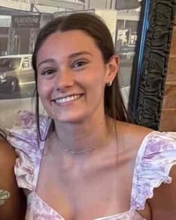 Instructor Ella H. profile Card Image