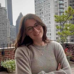 Instructor Emi B. profile Card Image