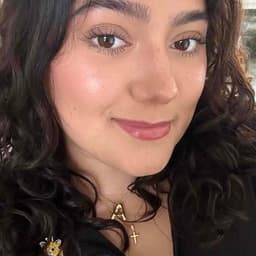 Instructor Emily H. profile Card Image