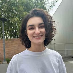 Instructor Hannah S. profile Card Image