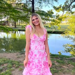 Instructor Isabella S. profile Card Image