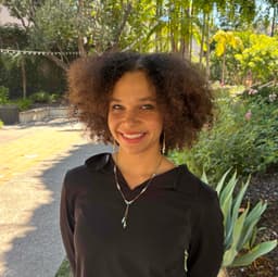 Instructor Isabella C. profile Card Image