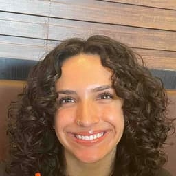 Instructor Isabella C. profile Card Image