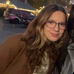 Instructor Isabelle F. profile Card Image