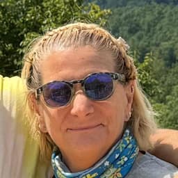 Instructor Jeanne H. profile Card Image