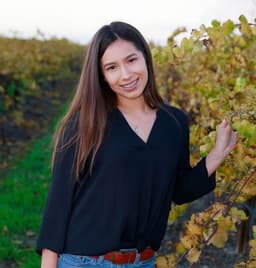 Instructor Julie L. profile Card Image