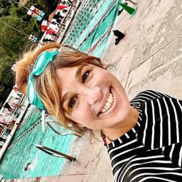 Instructor Layla V. profile Card Image