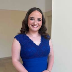 Instructor Leah S. profile Card Image