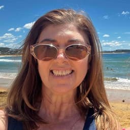 Instructor Leigh P. profile Card Image