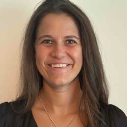 Instructor Lindsay H. profile Card Image