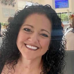 Instructor Lisa O. profile Card Image