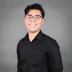Instructor Luis T. profile Card Image