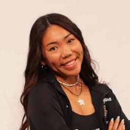 Instructor Marci Y. profile Card Image