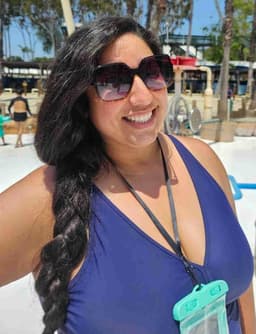 Instructor Maria H. profile Card Image