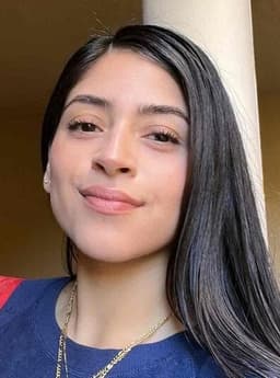 Instructor Mariela R. profile Card Image