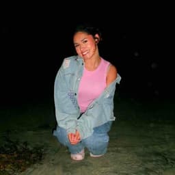 Instructor Marisabelle S. profile Card Image