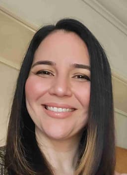 Instructor Maxine G. profile Card Image