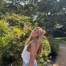 Instructor Megan H. profile Card Image