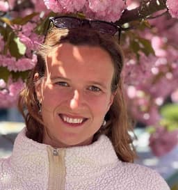 Instructor Nathalie G. profile Card Image