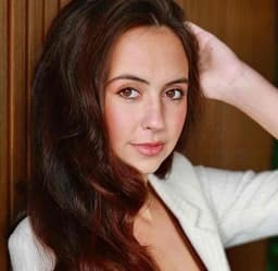 Instructor Olivia E. profile Card Image