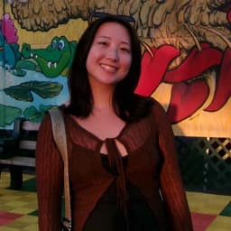 Instructor Saffron H. profile Card Image