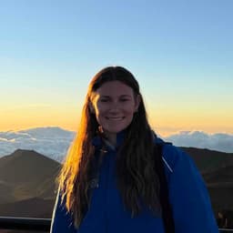 Instructor Samantha W. profile Card Image