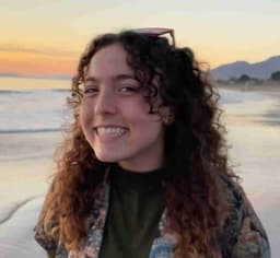 Instructor Savannah G. profile Card Image