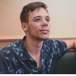 Instructor Sebastian P. profile Card Image