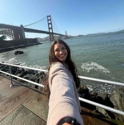 Instructor Shania H. profile Card Image