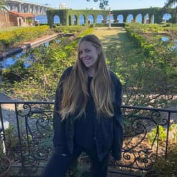 Instructor Shaylin V. profile Card Image