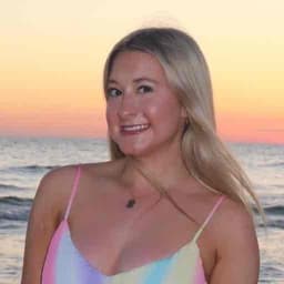 Instructor Sophia L. profile Card Image