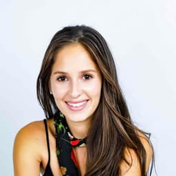 Instructor Stephany D. profile Card Image