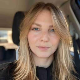 Instructor Tess D. profile Card Image