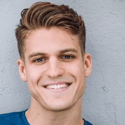 Instructor Artjom A. profile Card Image