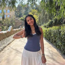 Instructor Aaliya V. profile Card Image