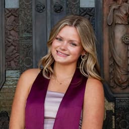 Instructor Aisling R. profile Card Image