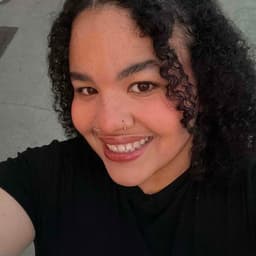 Instructor Alejandra B. profile Card Image