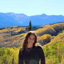 Instructor Alexandra R. profile Card Image