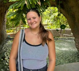 Instructor Alyssa W. profile Card Image
