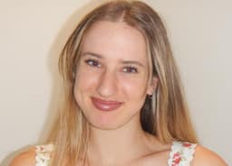 Instructor Alyssa Z. profile Card Image